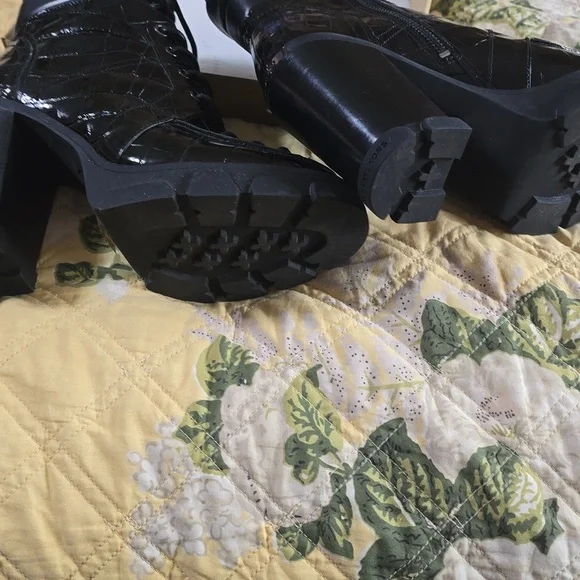 Michael Kors Boots - Picture 3 of 6